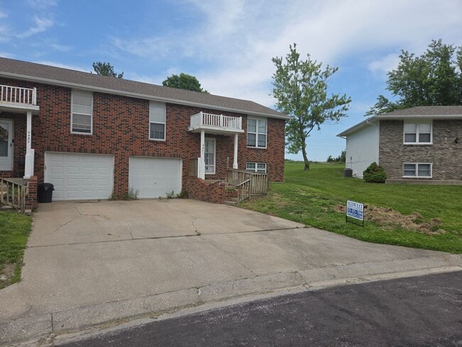 Building Photo - 4425-4427 Santa Anna Dr Unit 4427