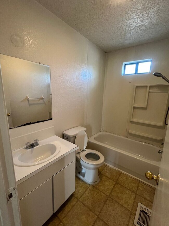 Photo - 2840 Burnett Ave