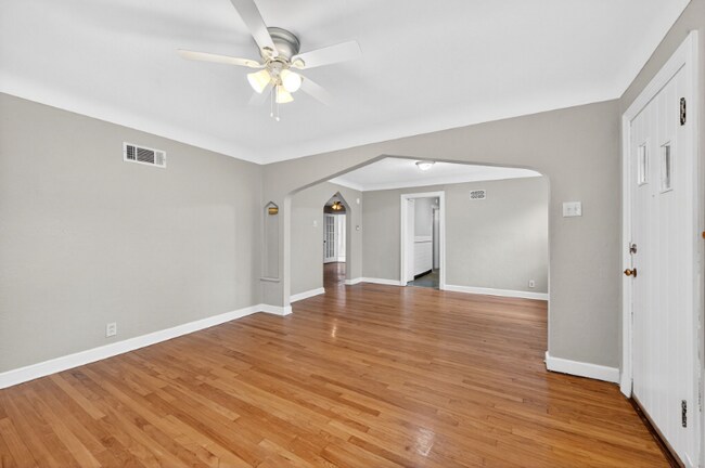 Photo - 3653 Eminence Blvd