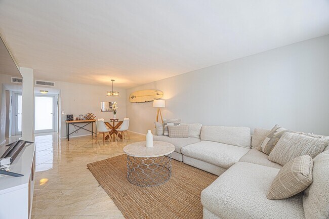 Photo - 201 N Ocean Blvd Unidad 702