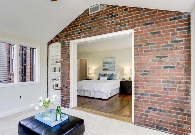 Photo - 1500 44th St NW