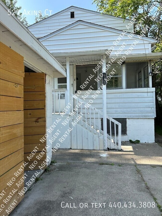 Photo - 527 Akins Ct