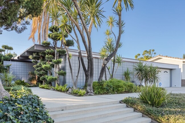 Photo - 10347 Cozycroft Ave