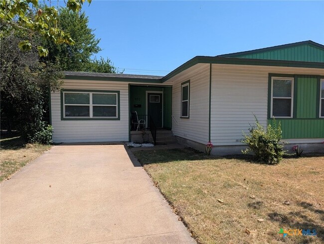 Photo - 952 Fannin Loop