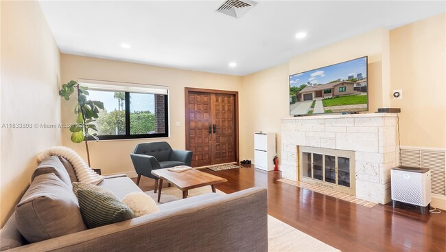 Photo - 619 SW 20th Rd