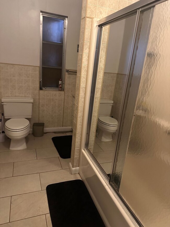 Photo - Lakefront 3 Bedroom 1 Bathroom in Haines City