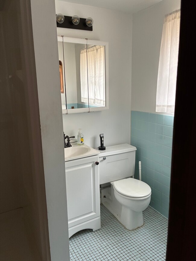 Photo - 136 Maple Ave Unit 1