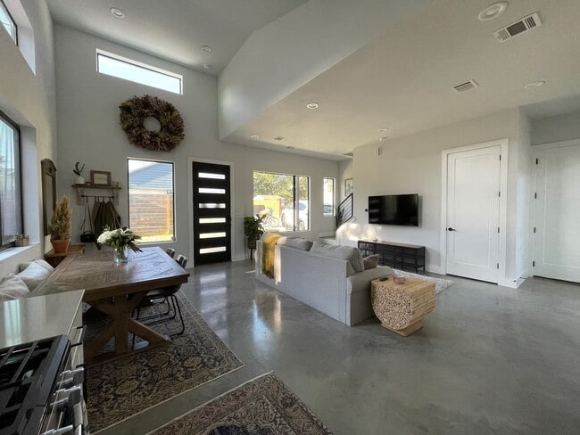 Photo - 1804 E 14th St