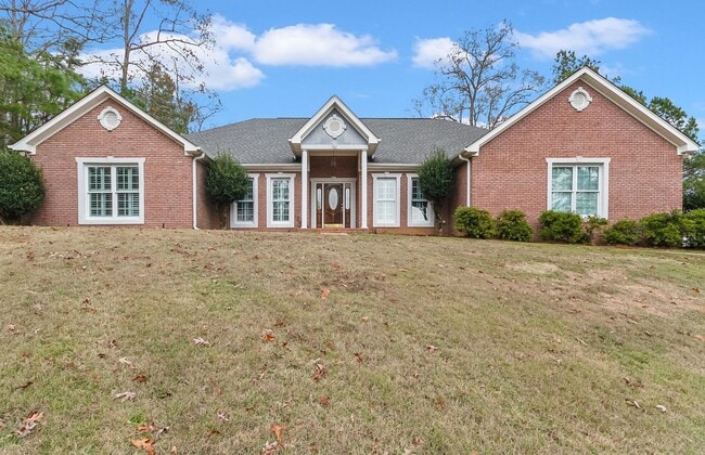 Building Photo - Spacious 3 Bed 2.5 Bath! Available for Fall 2026! Call to Schedule a Tour Today!