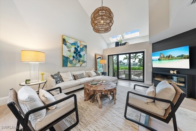 Building Photo - 569 Park Shore Dr Unit G5