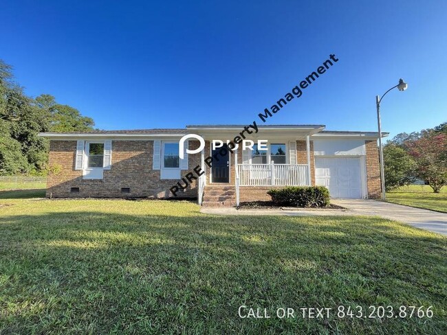 Endearing Ranch Style Home with Sunroom !! - Endearing Ranch Style Home with Sunroom !!