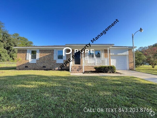 Building Photo - Endearing Ranch Style Home with Sunroom !!