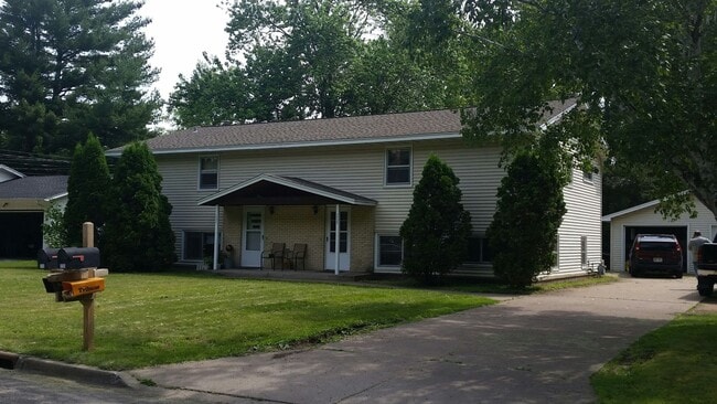 Building Photo - 3 Bedroom Duplex Rental