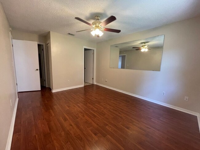 1133 Monroe Ave
