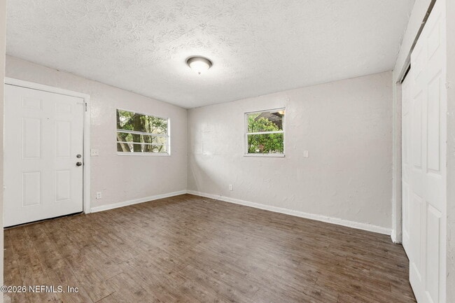 Photo - 744 Mackinaw St