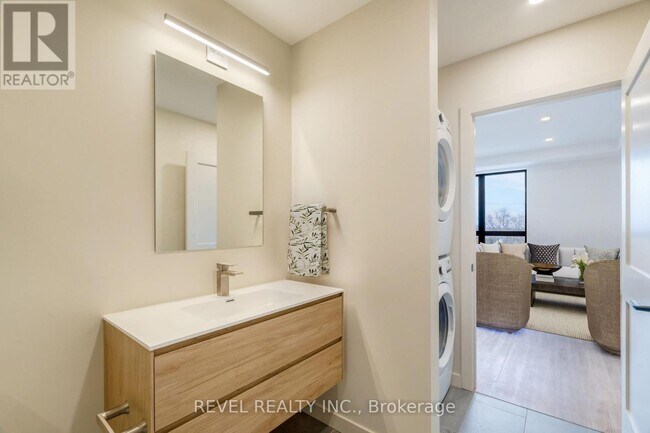 Photo - 4390 Hillview Dr Unit 302