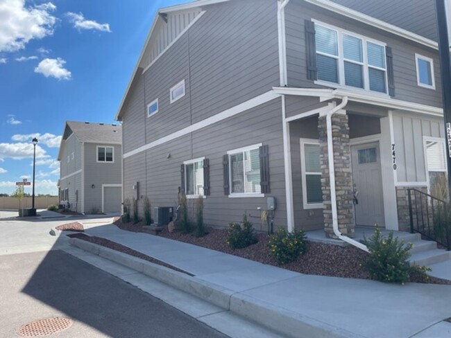 Like new 3 bedroom townhome with attached ... - Like new 3 bedroom townhome with attached ...