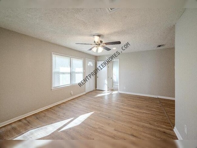 Photo - 9020 Barber St