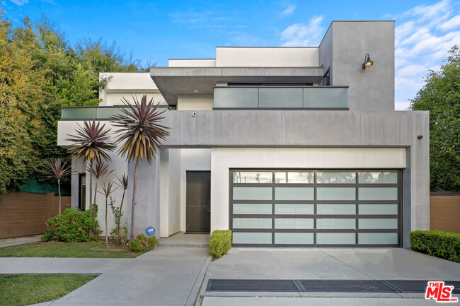 Building Photo - 926 N Crescent Heights Blvd Rental