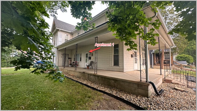 Building Photo - 712 Poplar St Unit 1