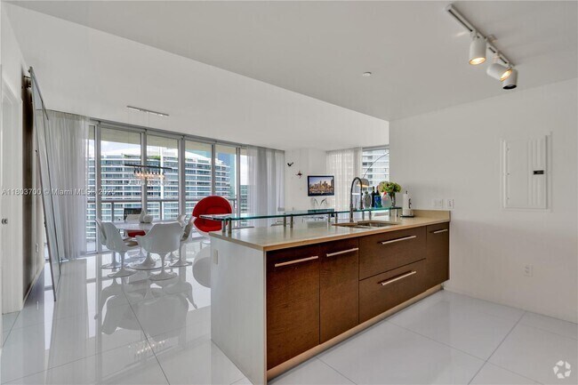 Building Photo - 465 Brickell Ave Unit 4702 Rental