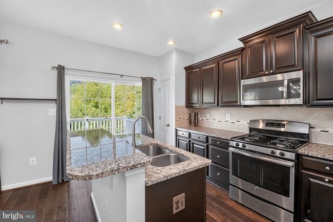 Photo - 728 Millhouse Dr