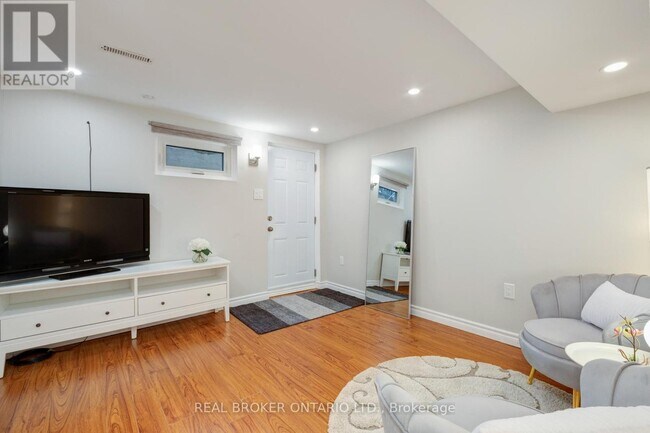 Photo - 25 Charnwood Pl