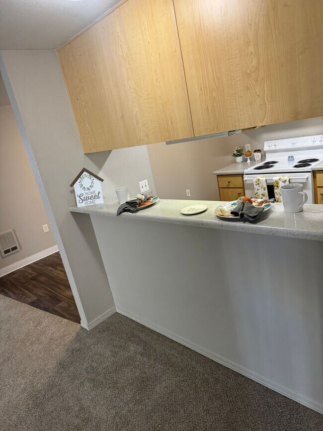 Photo - Life Just Got Better Come See For Yourself At Powell Court Apartments!! Unit 60