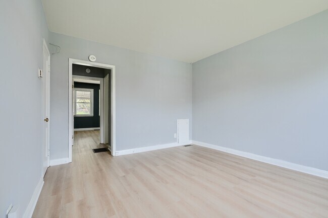 Photo - 2976 Cornwall Rd Unit 1
