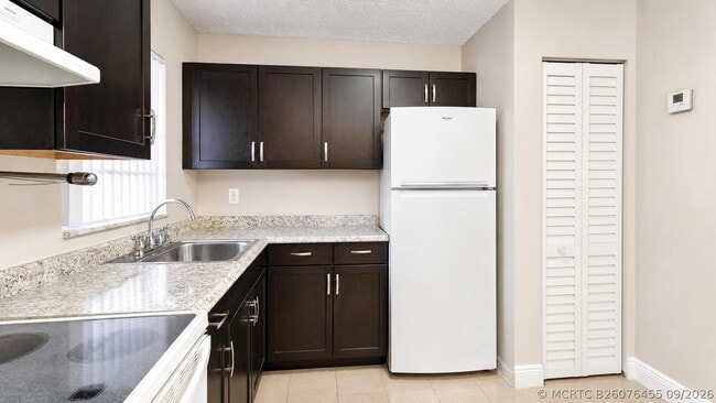 Photo - 416 Lakeside Dr