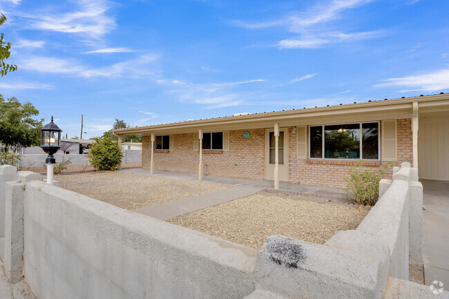 Building Photo - 1603 E Holly St Rental