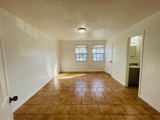 Photo - Modern 2BD/1.5BA Condo in Orlando – HOA Community with Lawn Care Included