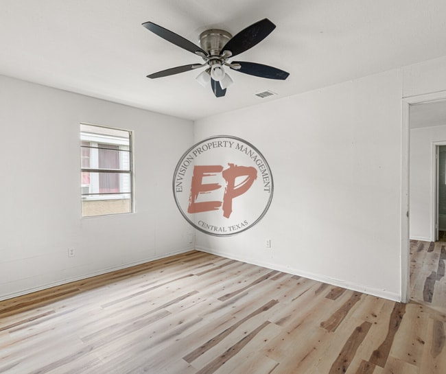 Photo - 1920 Lyle Ave