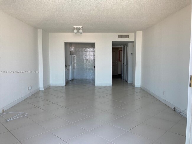 Building Photo - 100 Bayview Dr Unit 1902