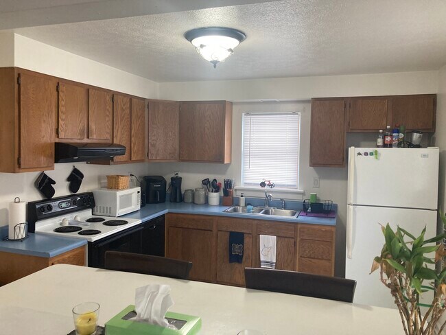 Photo - 146 Lorentz St