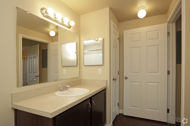 Segovia 1 BD, 1 BA - 579 SF