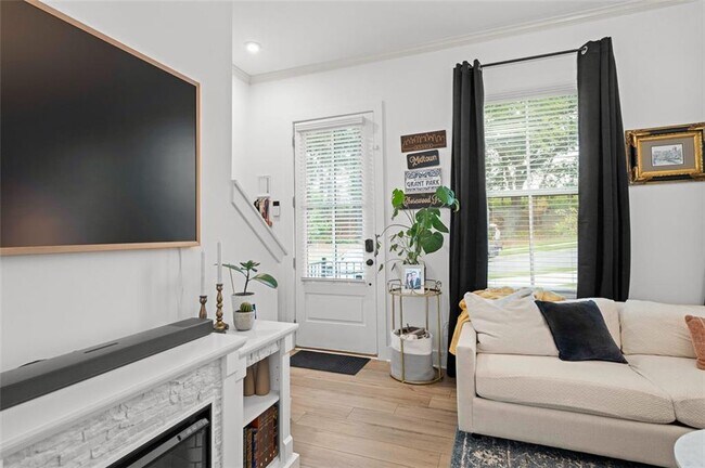 Photo - 1328 Breezy St SE