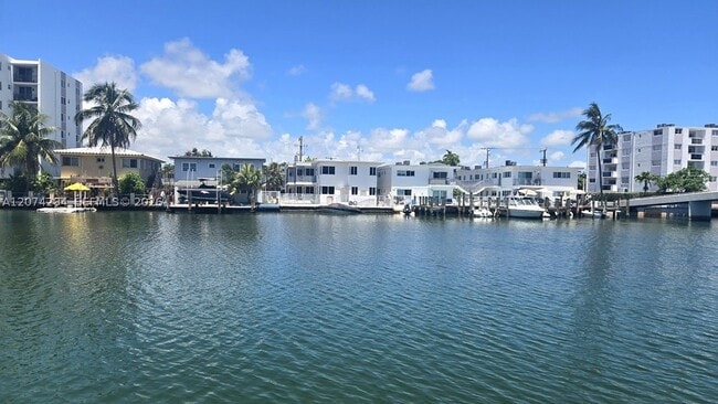 Building Photo - 8024 Tatum Waterway Dr Unit 6B