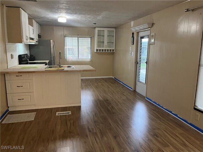 Photo - 2035-2035 Seagrape Ct