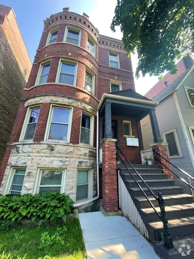 Building Photo - 2317 W Roscoe St Rental