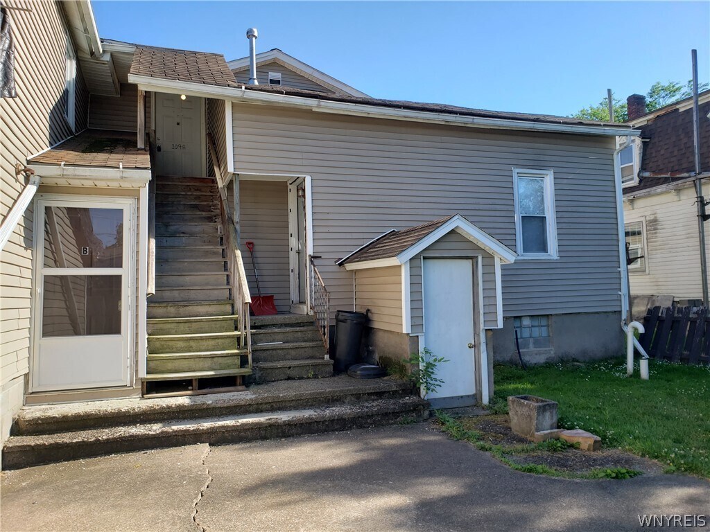 Photo - 109 W Bank St