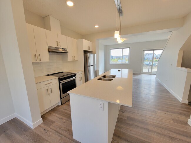 Photo - Beautiful 3 bedroom, 2.5 bathroom townhous...