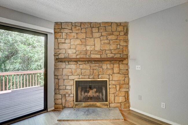 Photo - $2,025 - 2 Bed, 2.5 Bath Unit in Lakewood with In-Unit Laundry! Unidad 8