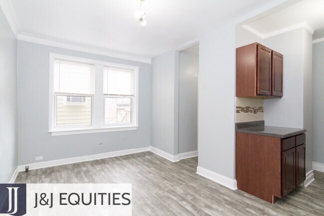 Photo - 4070 Kenmore