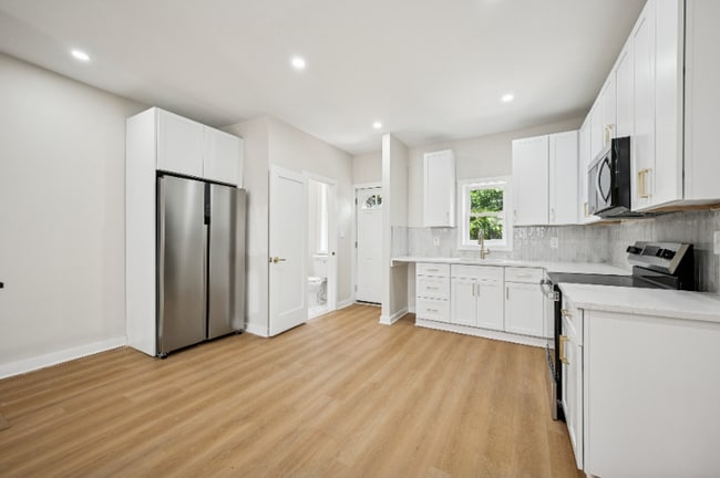 Building Photo - 1617 W Mentor St Rental