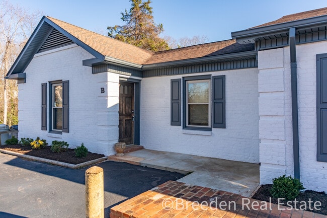 Building Photo - 204 E McDowell St Unit B