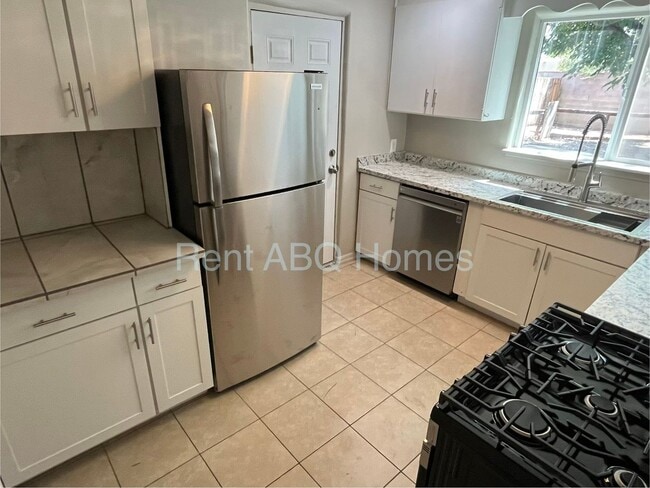 Photo - 5812 Aztec Rd NE
