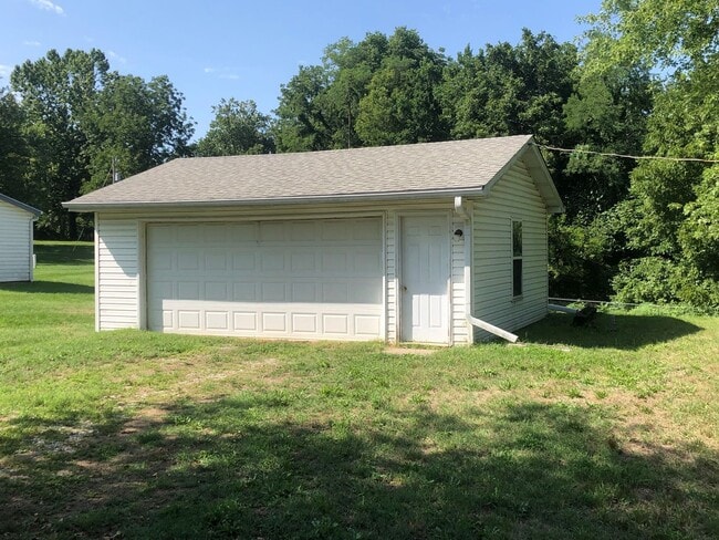 Photo - Quaint 2 bedroom perched atop 1.7 wooded a...