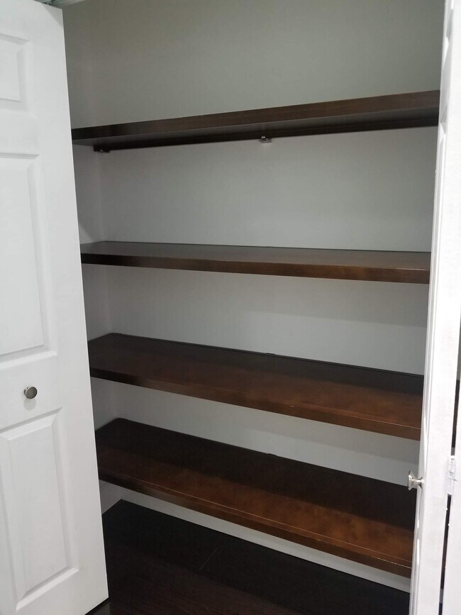 Armario del pasillo - 5770 Coach House Cir Unidad F