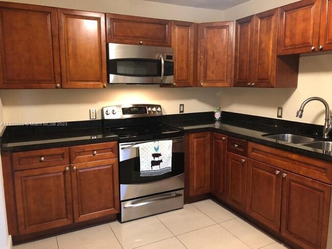 Photo - 16481 Blatt Blvd Unidad 202